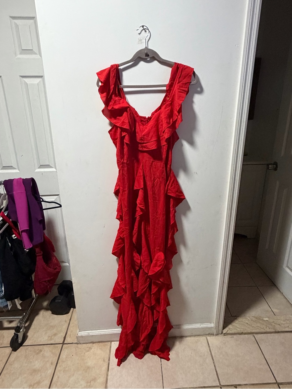 PrettyLittleThing Red Ruffle High-Low Maxi Dress - Picture 5 of 9